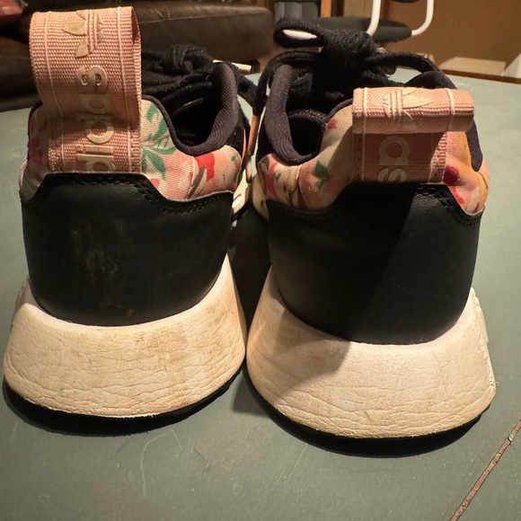 Women’s Size 5 Adidas NMD Shoes - Limited Floral Pattern - Picture 4 of 11